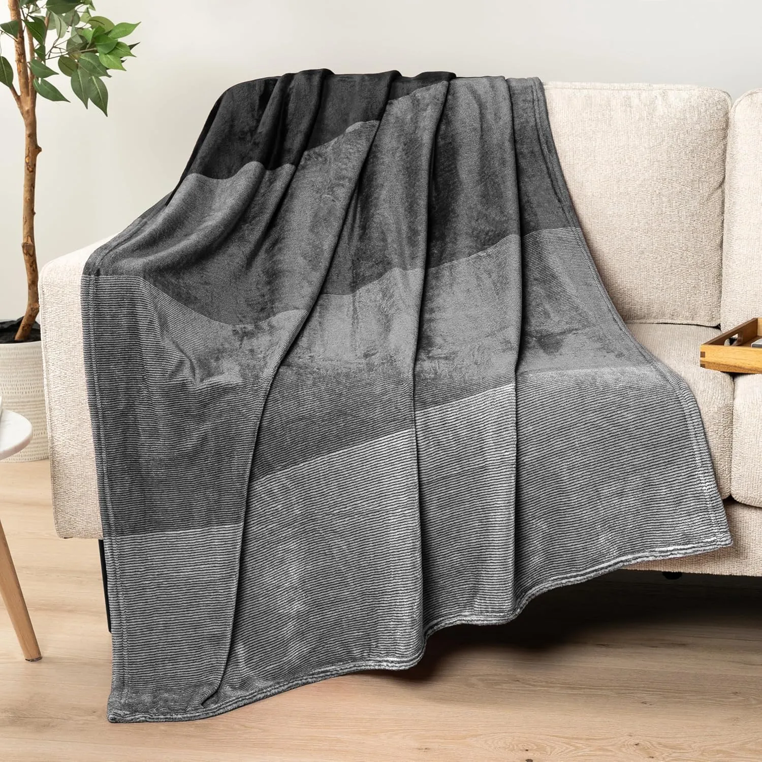 PAVILIA Black Ombre Fleece Throw Blanket for Couch, Soft Flannel Blanket for Sofa Bed Room, Plush Lightweight Dark Gray Black Gradient Blanket, Cozy Microfiber Decorative Gift Throw, 50x60