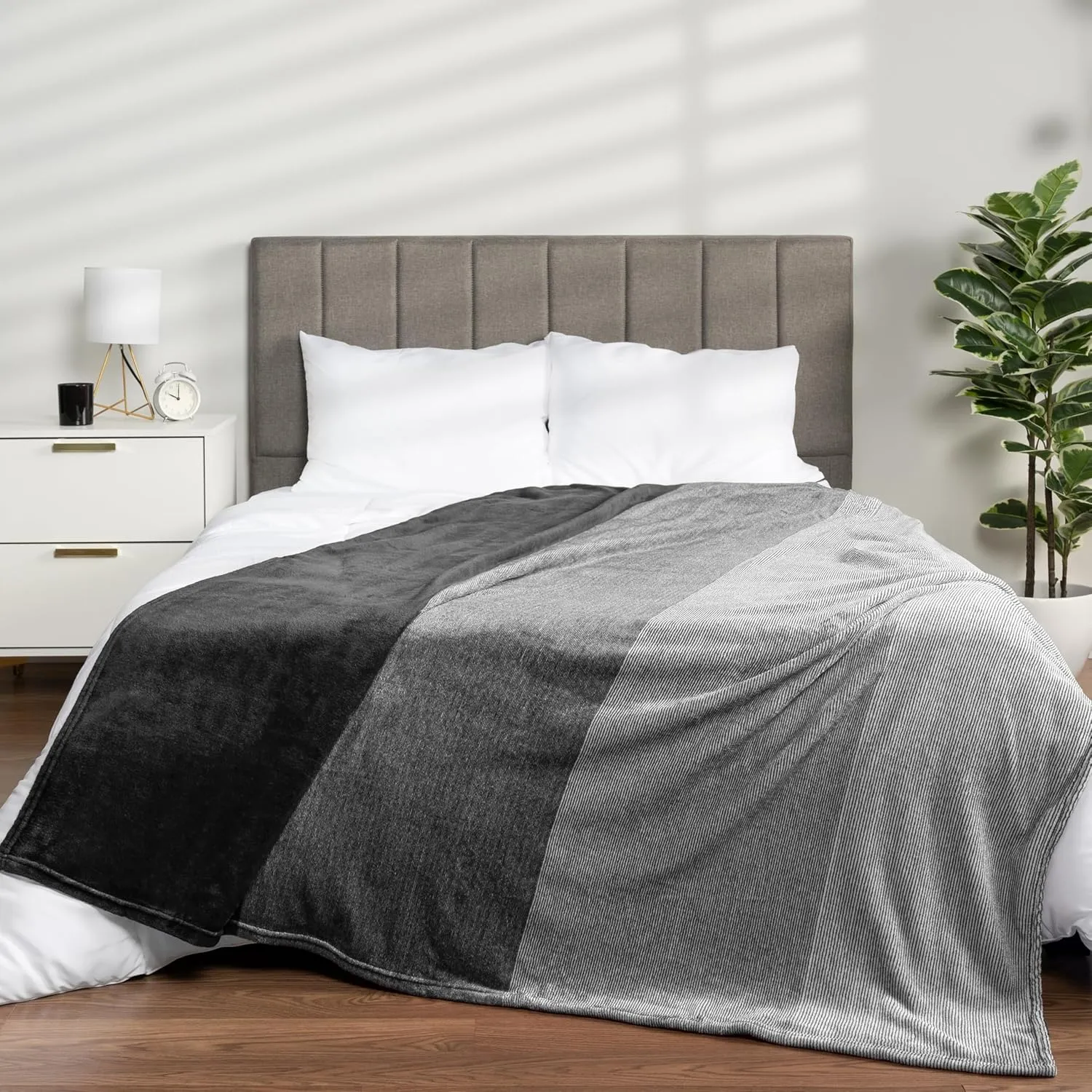 PAVILIA Black Ombre Fleece Throw Blanket for Couch, Soft Flannel Blanket for Sofa Bed Room, Plush Lightweight Dark Gray Black Gradient Blanket, Cozy Microfiber Decorative Gift Throw, 50x60